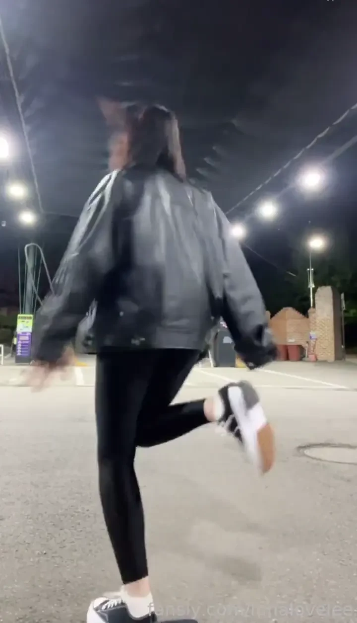 Oops i almost got caught oh no i m ready to show it only to you dance 