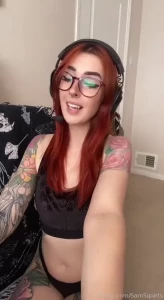 I need a big strong boy tattooed waifu piercednipples gamergirl