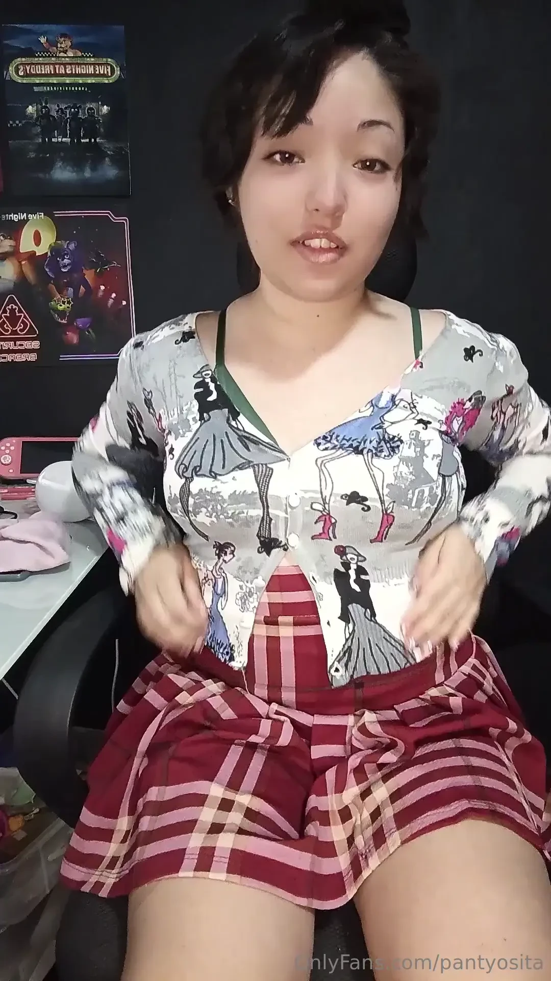 Este brasier hace que mis pechos se vean un poco m s grandes owo 