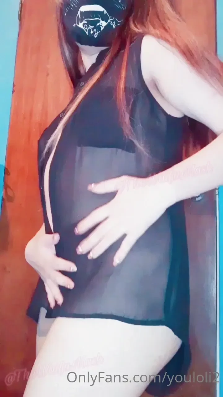 U u la brisa esta abriendo mi camisa 