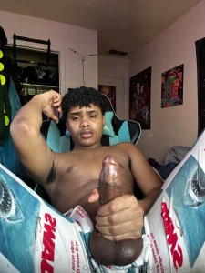 Just stroking my fat dick till i nut and showing off my body part 1