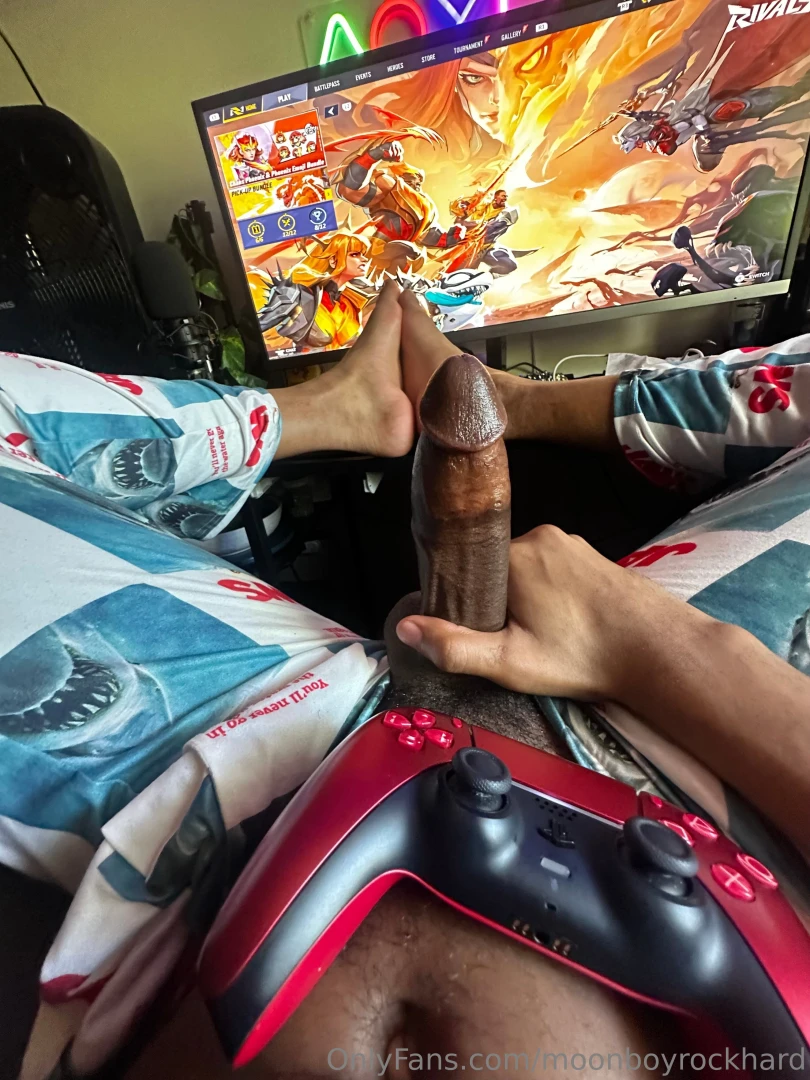 Just stroking my fat dick till i nut and showing off my body part 5 