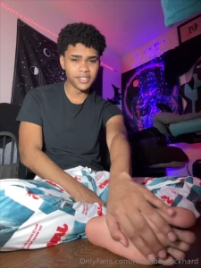 Pov you and i are hanging out and i notice you staring at my feet so i