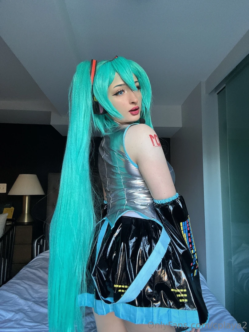 Miku fans raise your hand part 2 