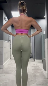 Whose a fan of some gym muscle flexing content like comment and tip if