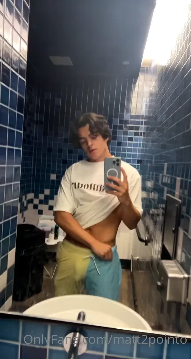 I m wearing underwear but i still can t seem to hide my bulge 