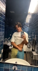 I m wearing underwear but i still can t seem to hide my bulge