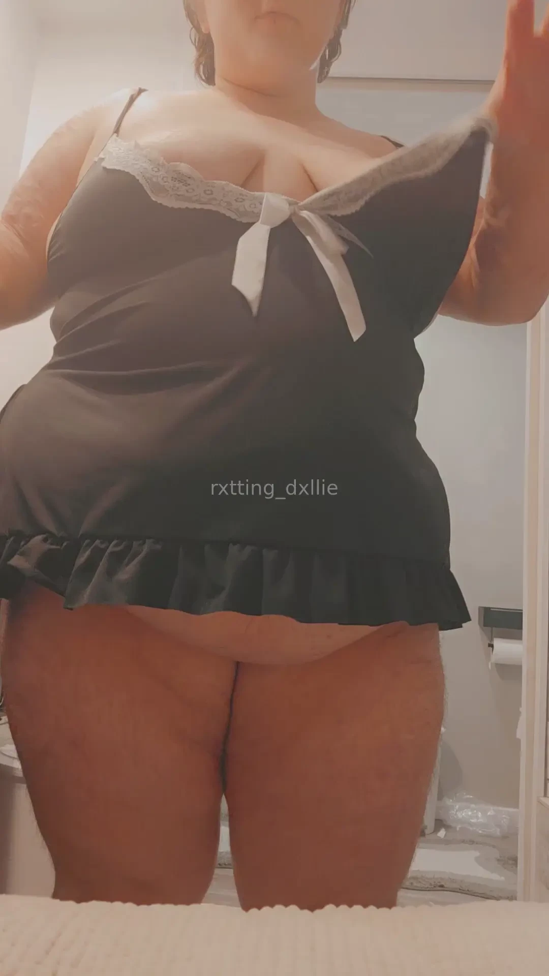 Bouncy dancy babe i feel so absolutely stunning in this lil lingerie 