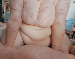 You d be lucky to worship my fat squishy body 3