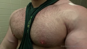 Took some more slowmo pec vids feeling pumped af but still wanna get part 1