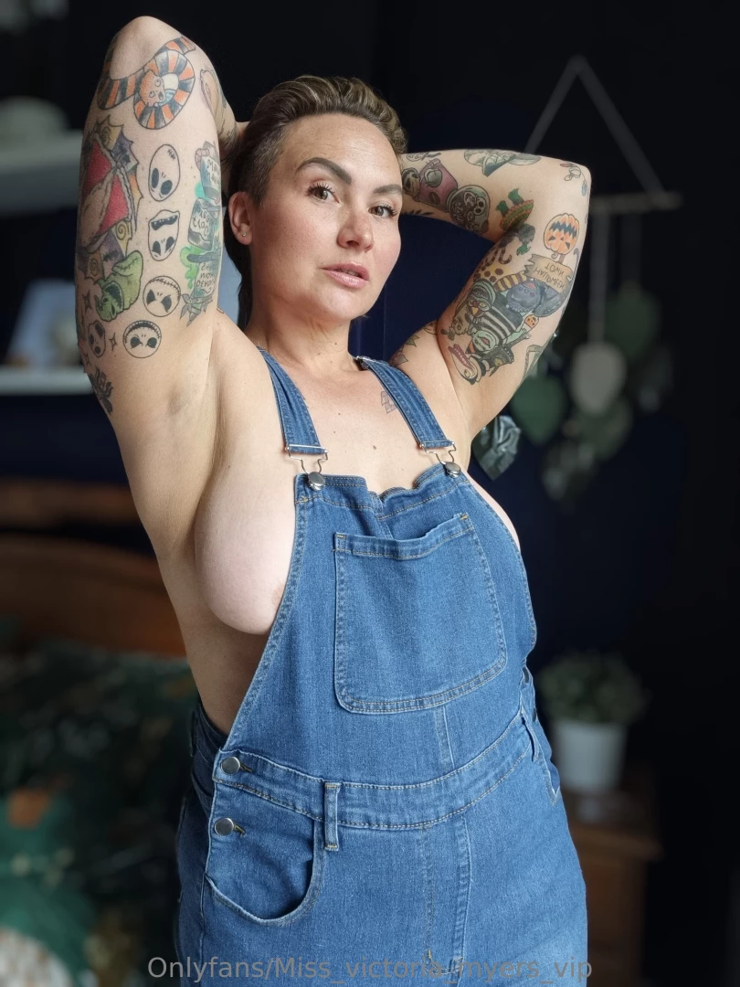 I live in my dungerees 