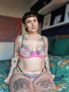 This lingerie set is pretty isn t it