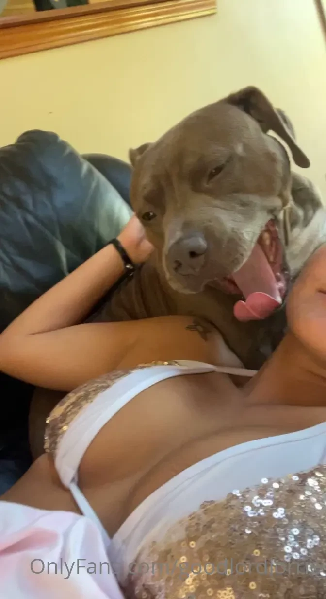 Bikini season is almost hereeee who has a boat 