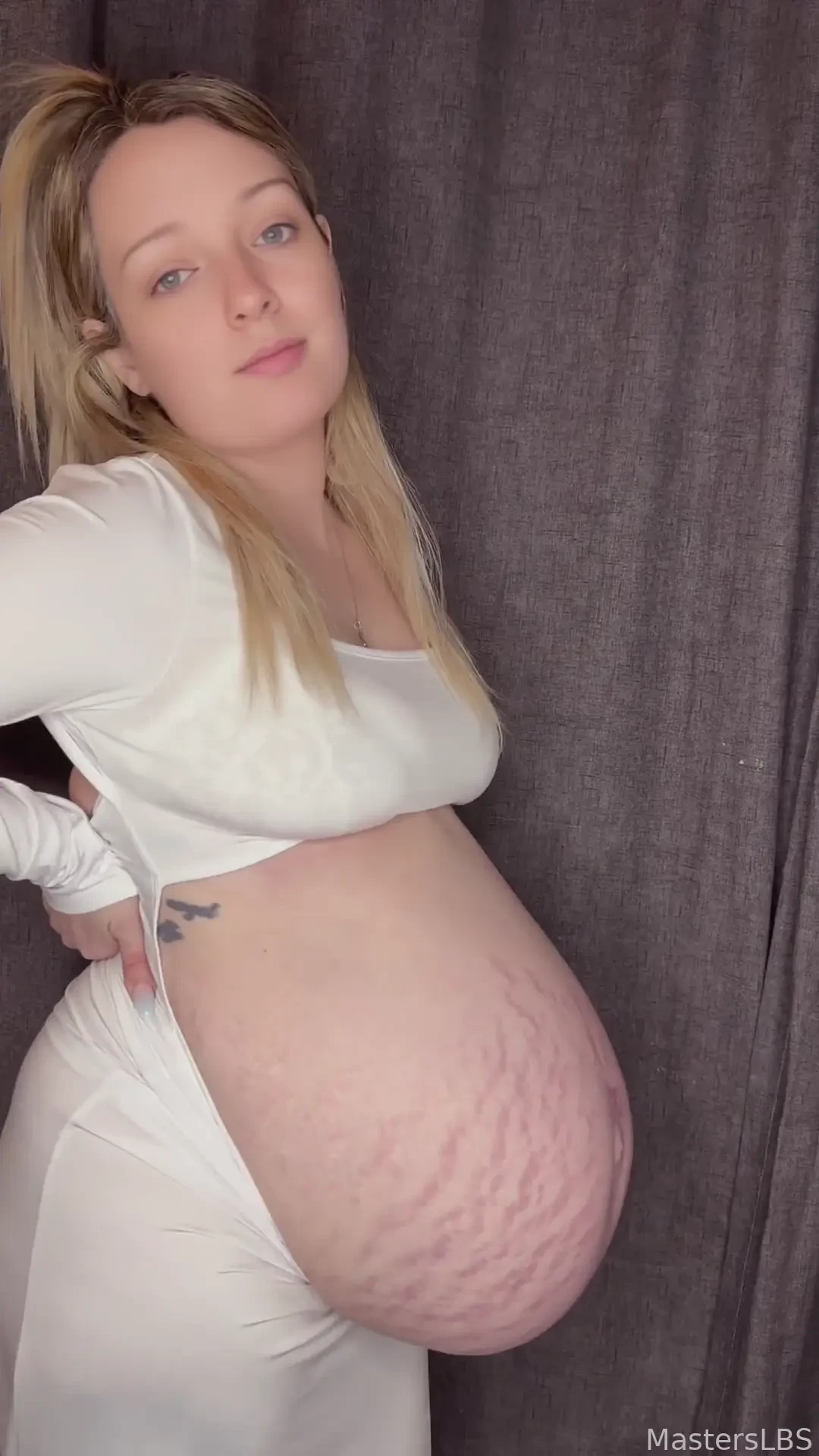 Imagine getting married like this lol preggers preggo pregnant 