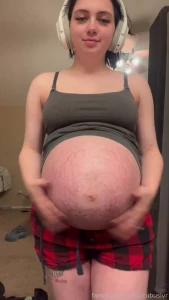 38 weeks sfw bellyplay preggo pregnant pregnancy hotmilf teenmilf