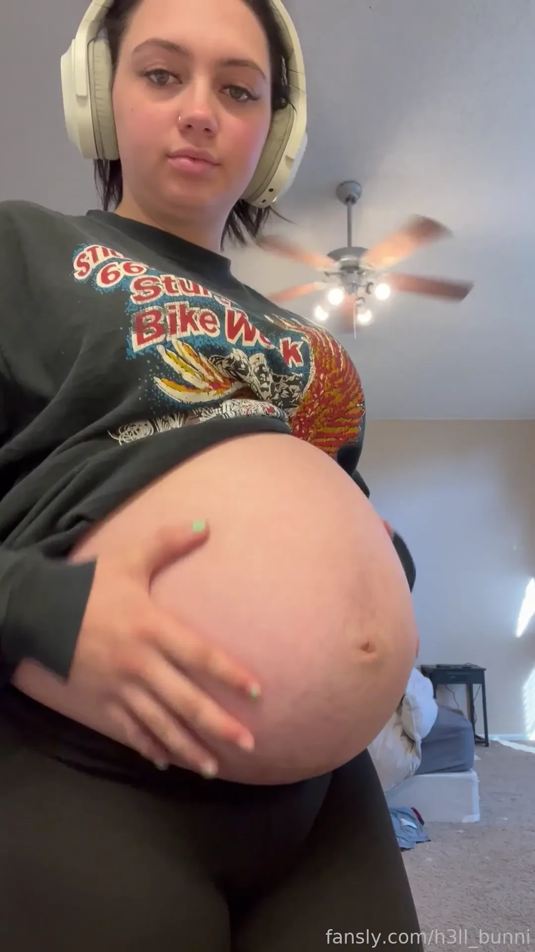 31 weeks sfw bellyplay 