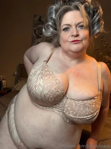 You like my belly swipe for all 3 pics xxxx happy sunday darling xxxx