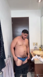 Rico rico es darse una buena jalada de verga antes de meterse a ba ar