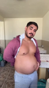 Yo s que ustedes quieren verme los pelos ricos de la verga y la panza