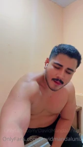 Un poco de pies olor y sudor jal ndomela rico y r pido porque hab a