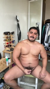 Que rico es terminar de grabar y quedarse desnudo hasta que el semen
