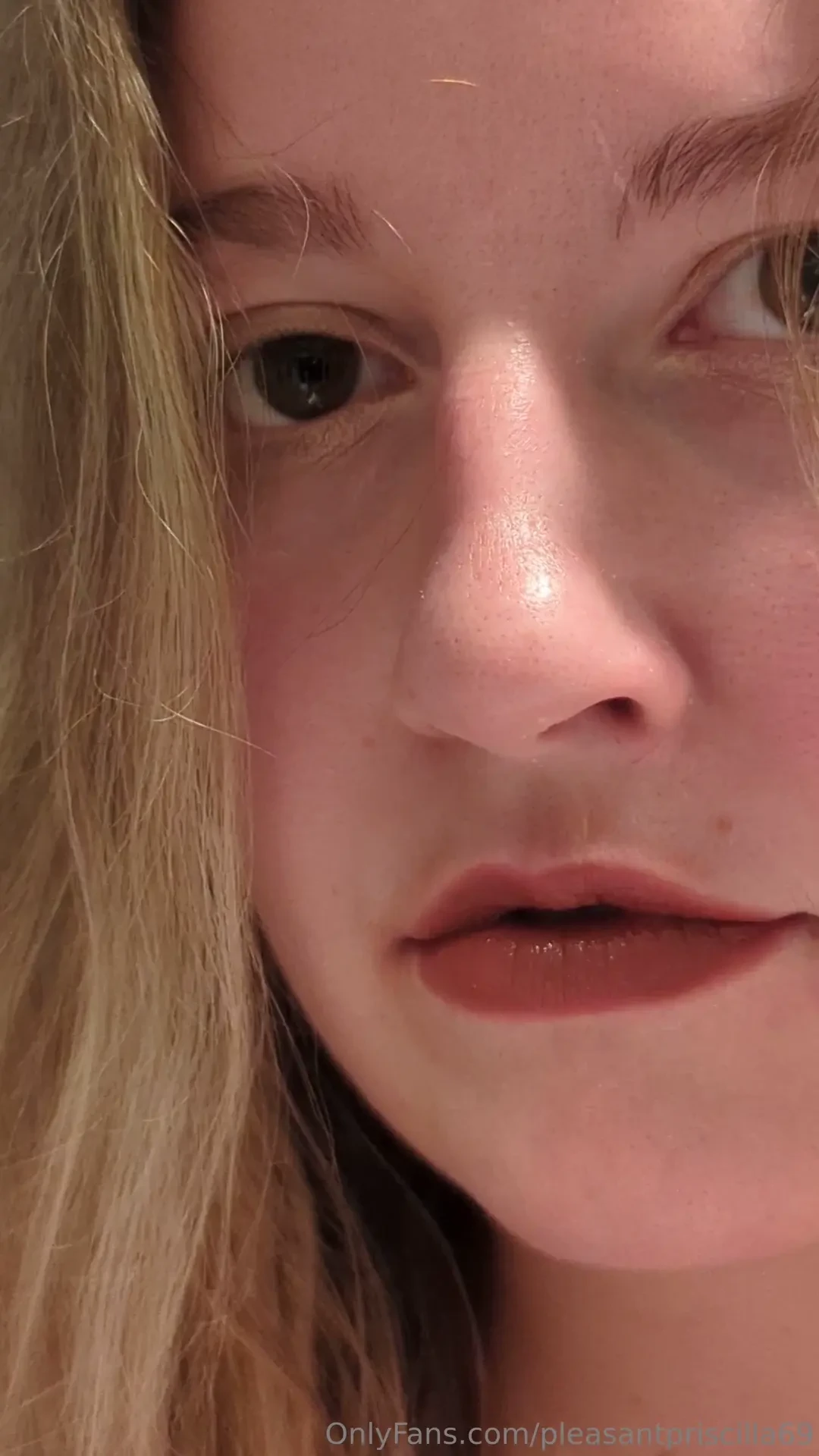 Playing around with lipstick would you cum on this pretty face 