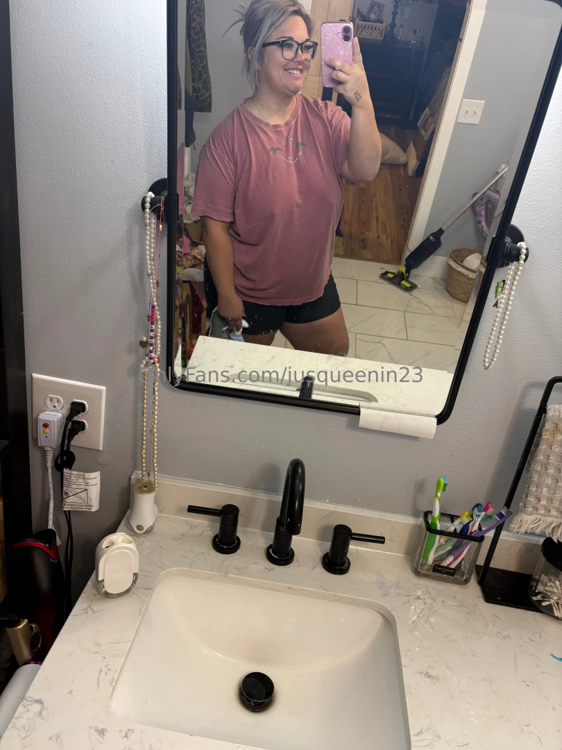 Cleaning my friends house today what are yall doing 