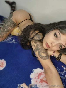 Carita inocente pensamientos oscuros