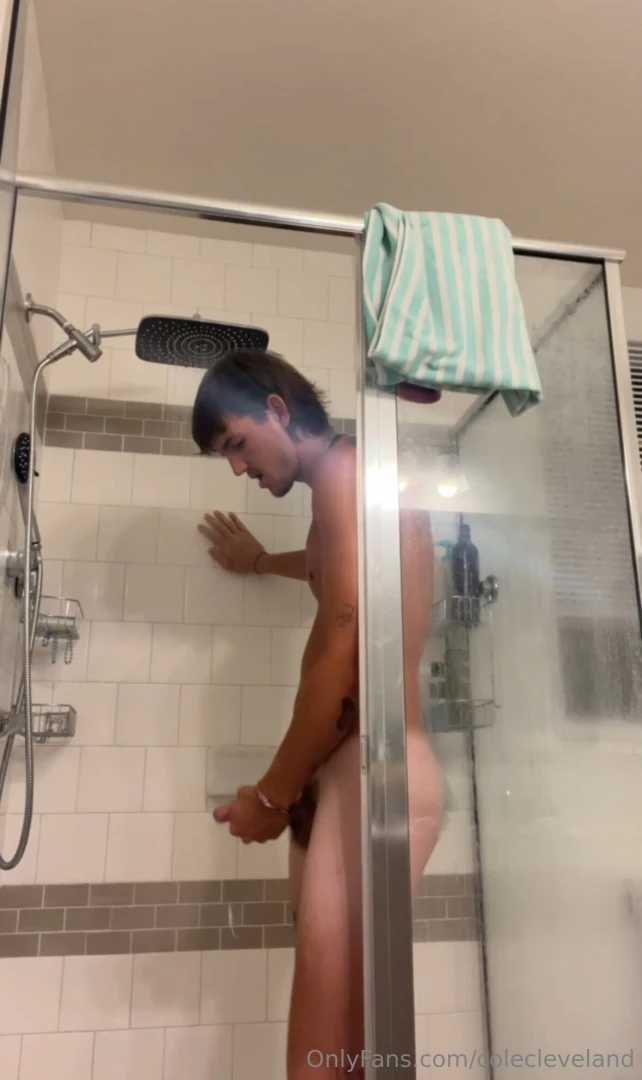 Watch daddy shoot cum all over the shower i made sure to turn around 