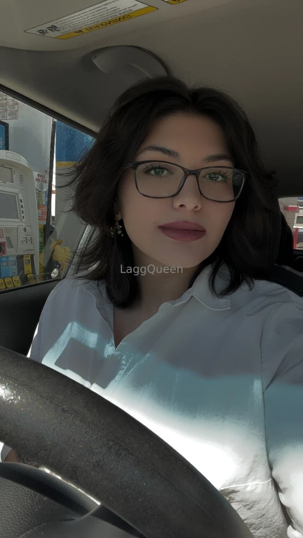 Leaving a big ol lipstick kiss on ya face or somewhere else 