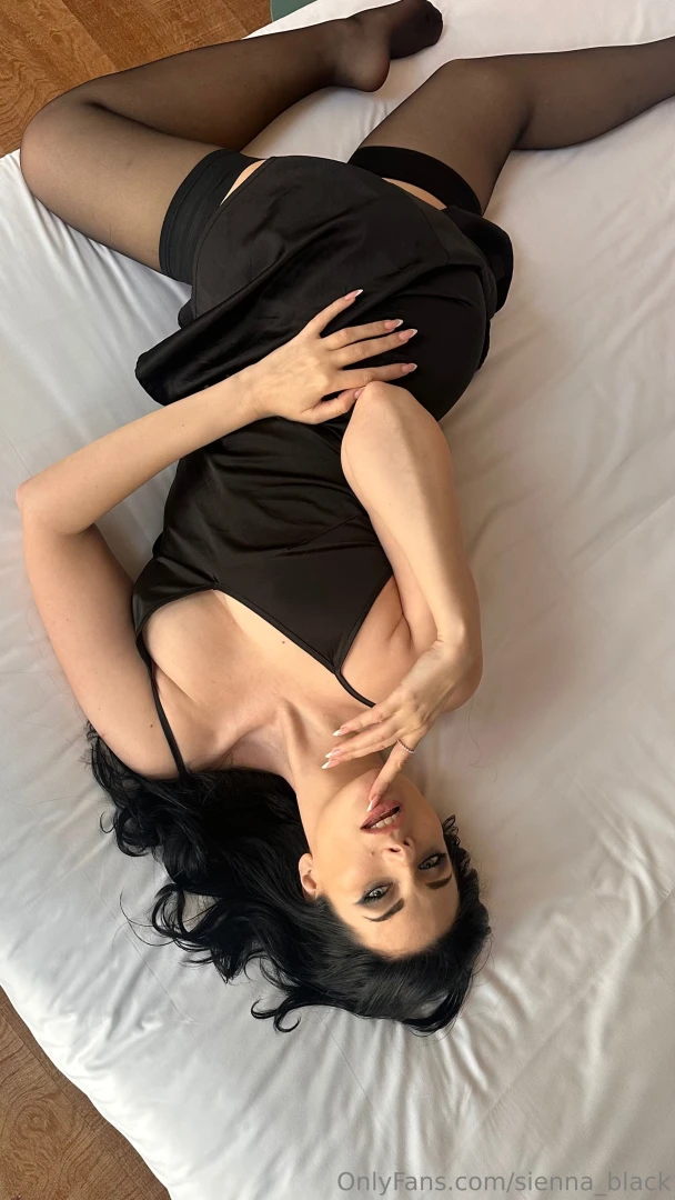 Proudly showcasing the natural beauty of women one photo at a time 