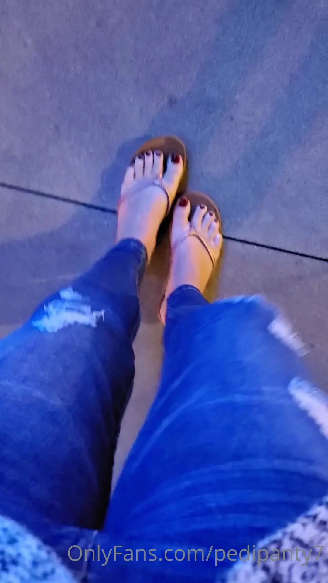 There s just something about jeans and flip flops 