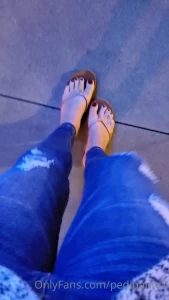 There s just something about jeans and flip flops