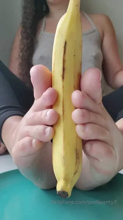 Video playing with my breakfast hehehe seeing me grip my with my toes 
