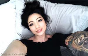 Call in sick turn off your phone and crawl into bed with me i want you