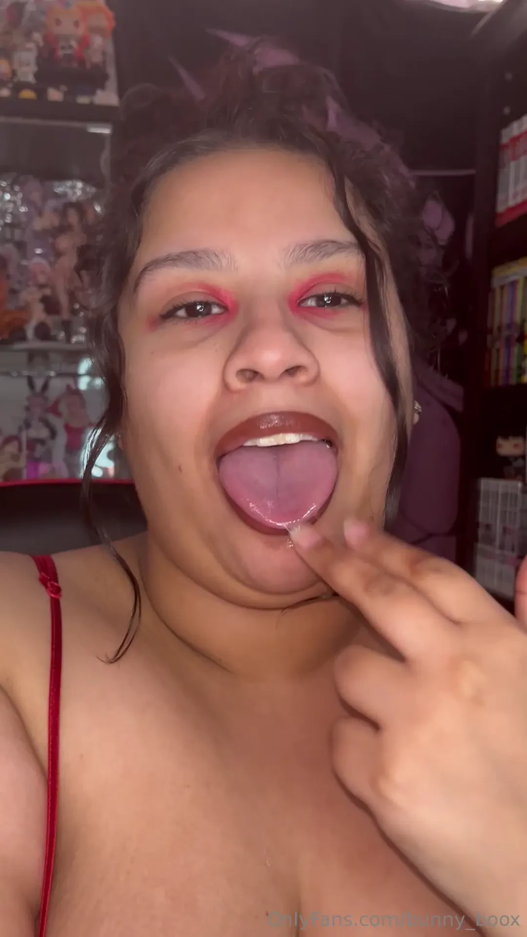 Do you like when i suck on my fingers for you daddy 