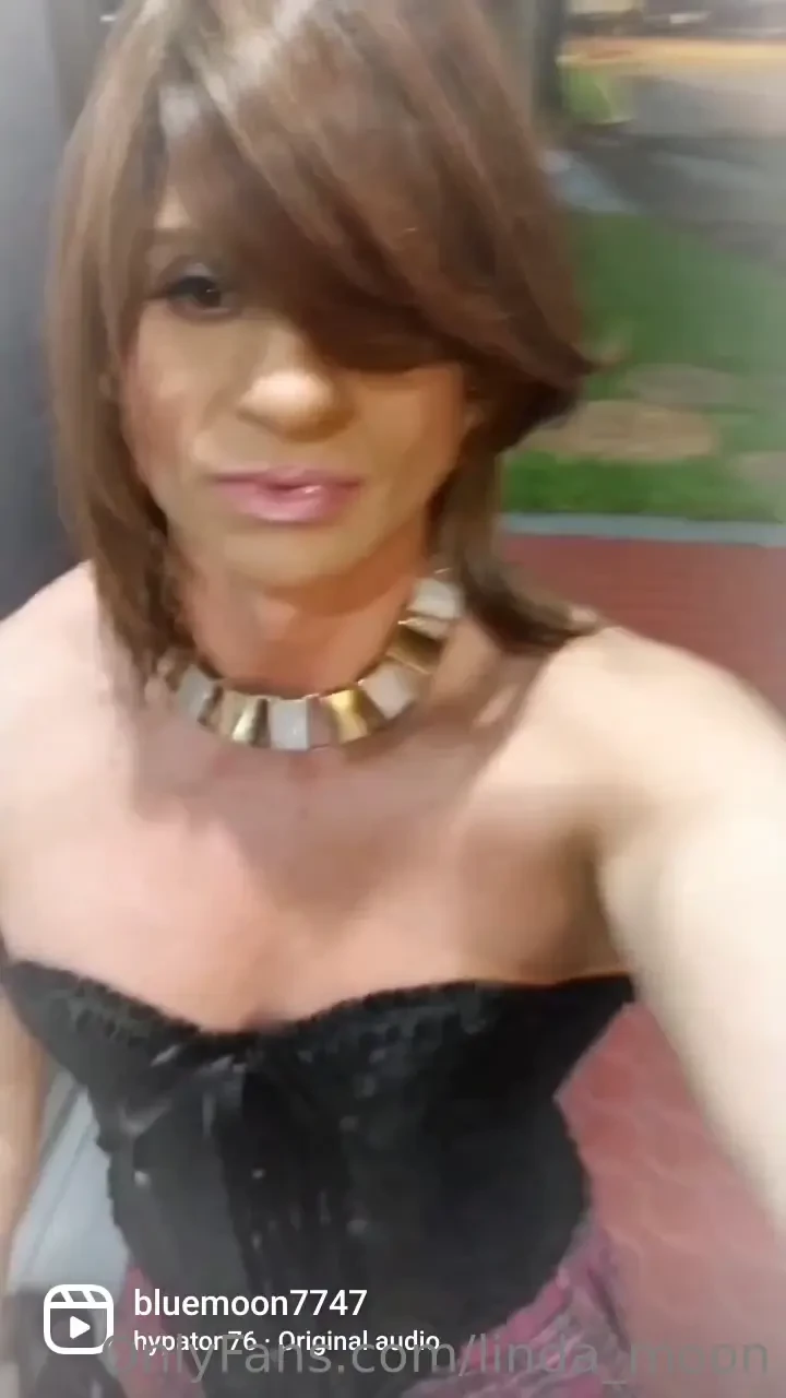 Modeling black corset and little skirt 