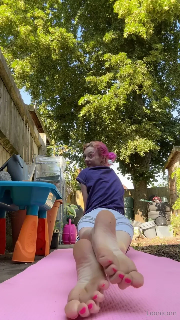 Happy hump day - so so so so sorry i have not replied to any messages 