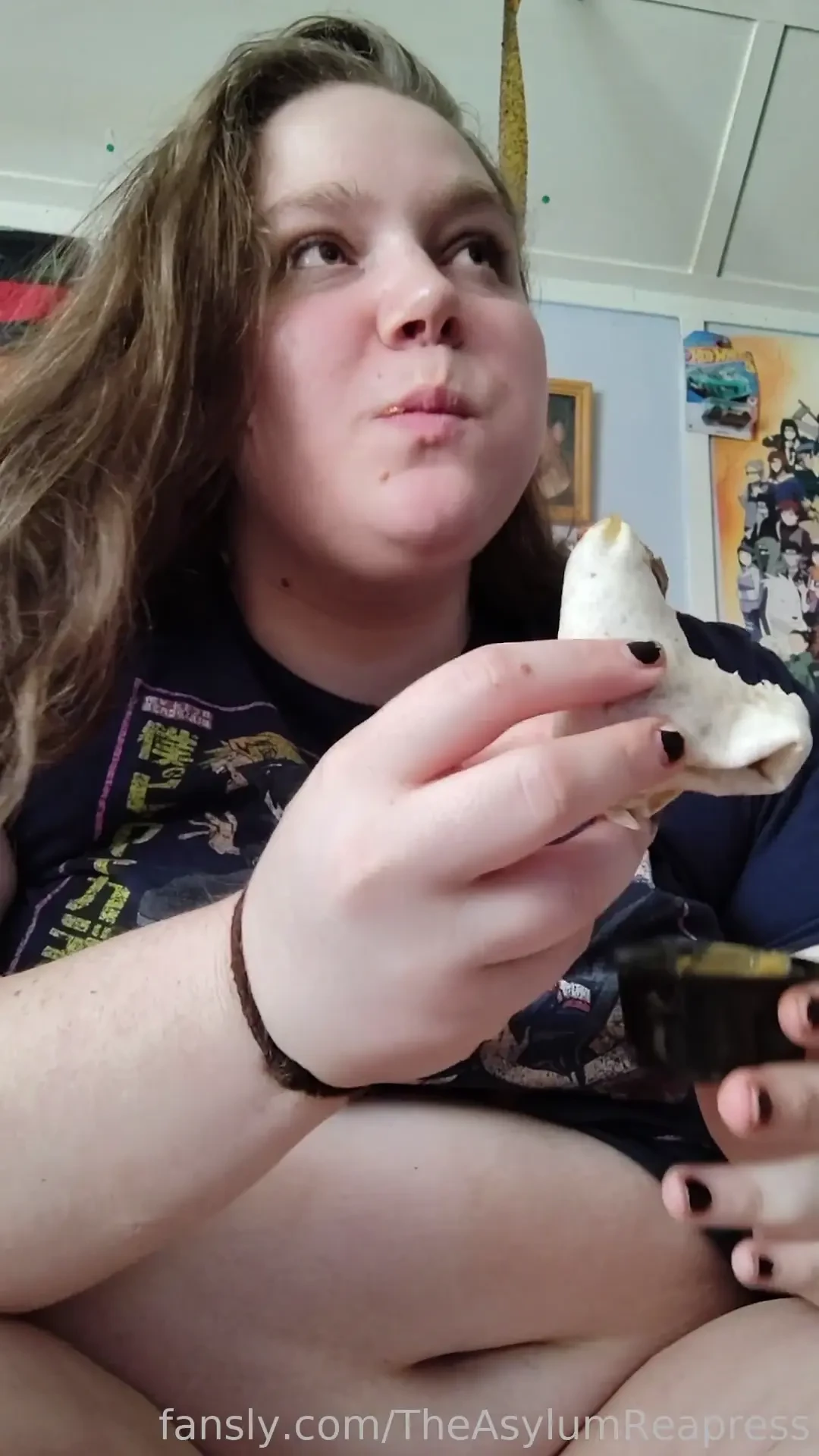 Watch this fat slut devour this taco bell and still be hungry 