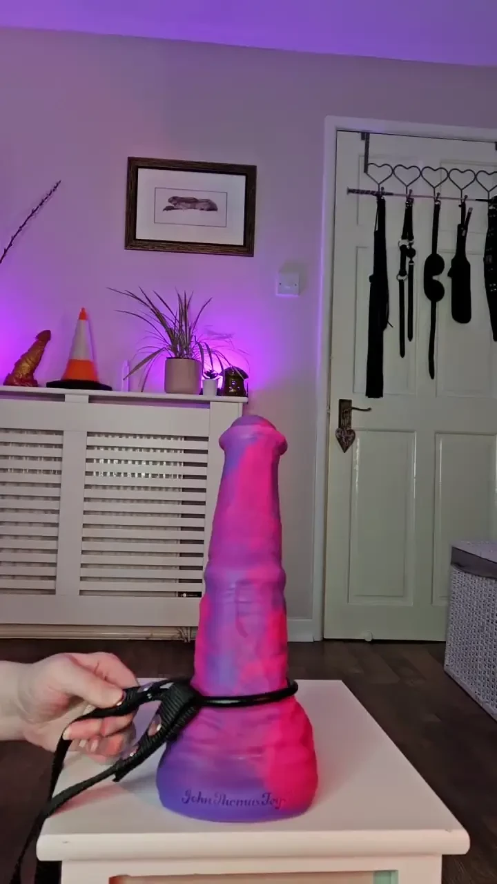 Re edited to have a closer up spank shot english curvy thick mommy bbw 