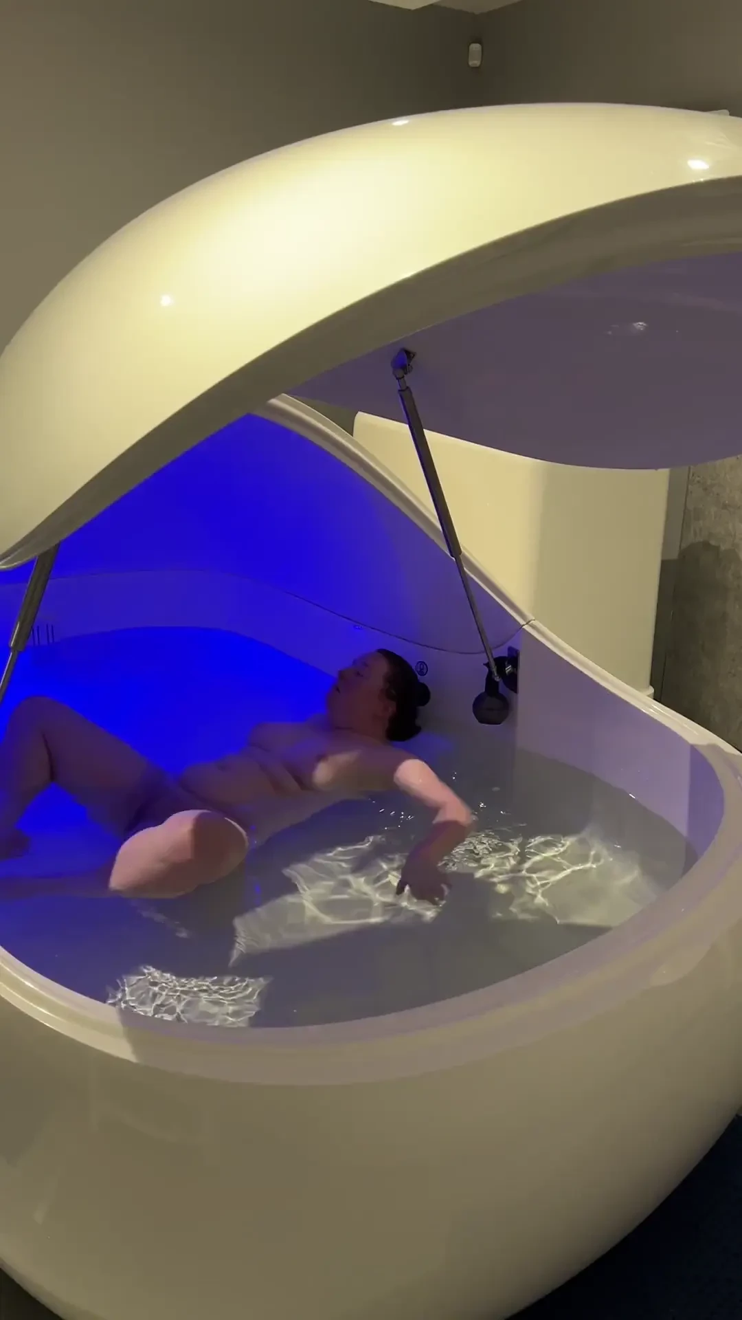 Watch a naked lucy attempt to stay still and relax in a float pod 