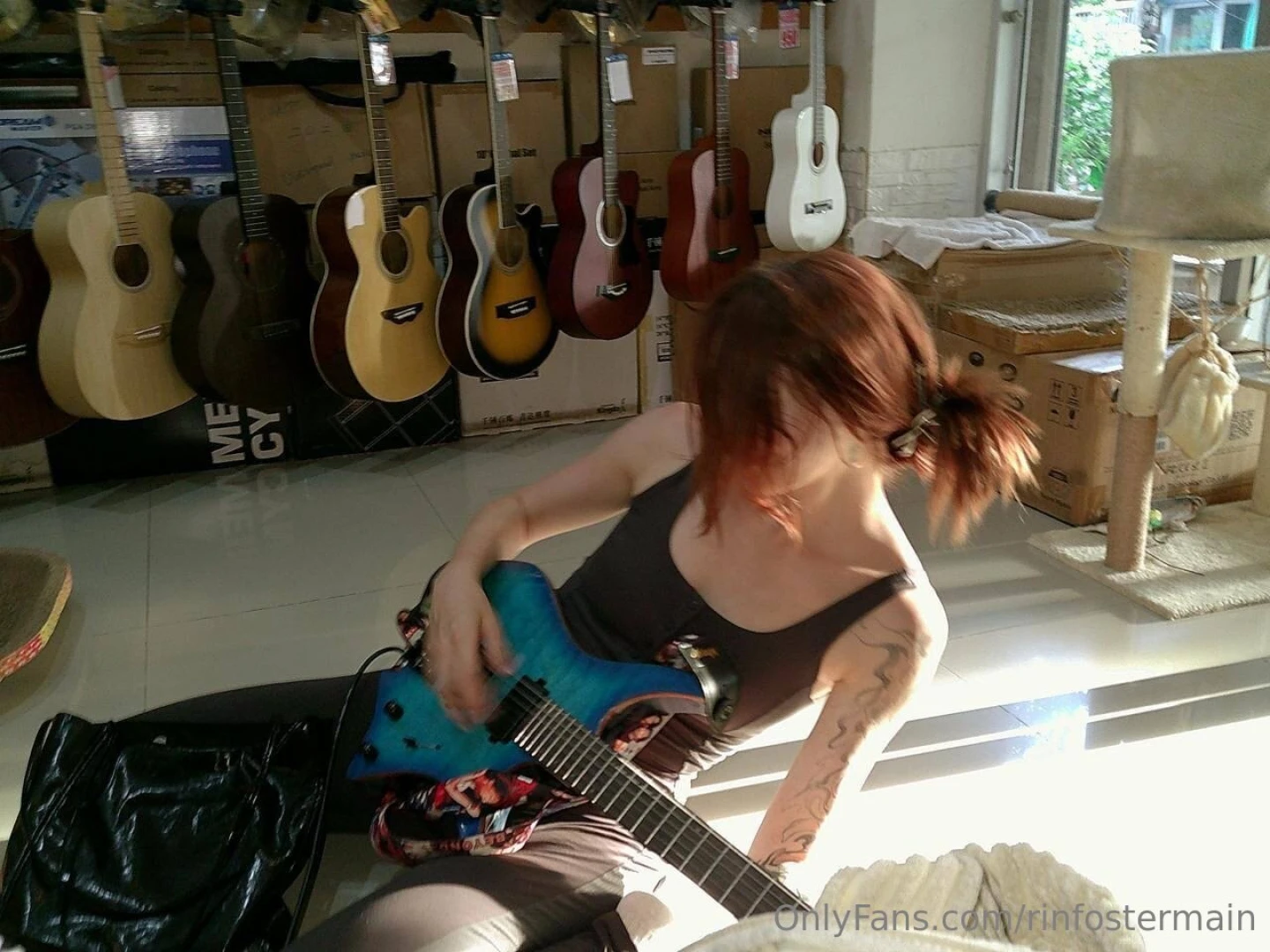 Sat down with this guitar and somehow the whole day disappeared came 