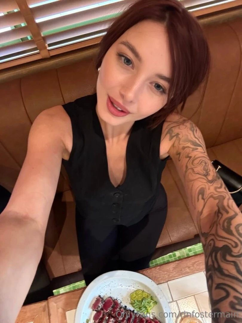 Just sat down at a cute caf after a little shoot finally relaxing and 