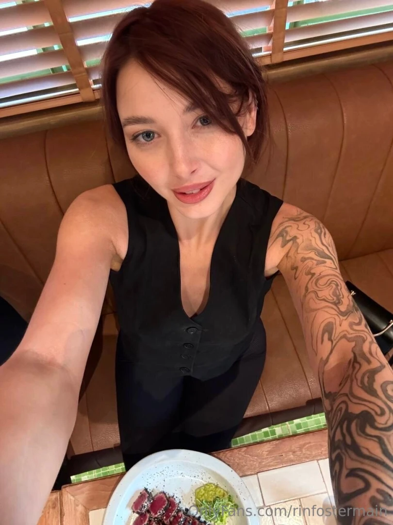 Just sat down at a cute caf after a little shoot finally relaxing and part 1 