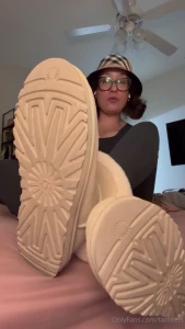 Ugh these sweaty uggs had to come off after a long day of wearing them