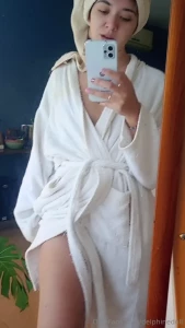 I don t know if something stung my leg or what