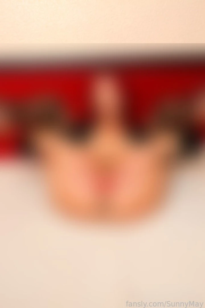 Look what kind of stockings i have and a butt plug inside my ass do 