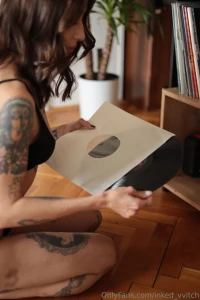 Hey my sexy bunch popped into a vinyl store and scored some queens of part 8