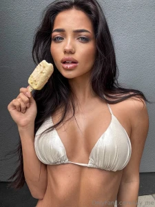 I want those to be your marks on my lips how would that happen babe