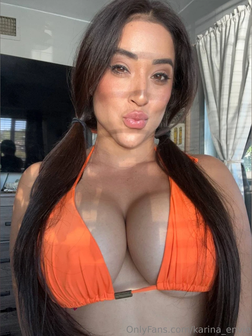 This color screams touch me will you obey 